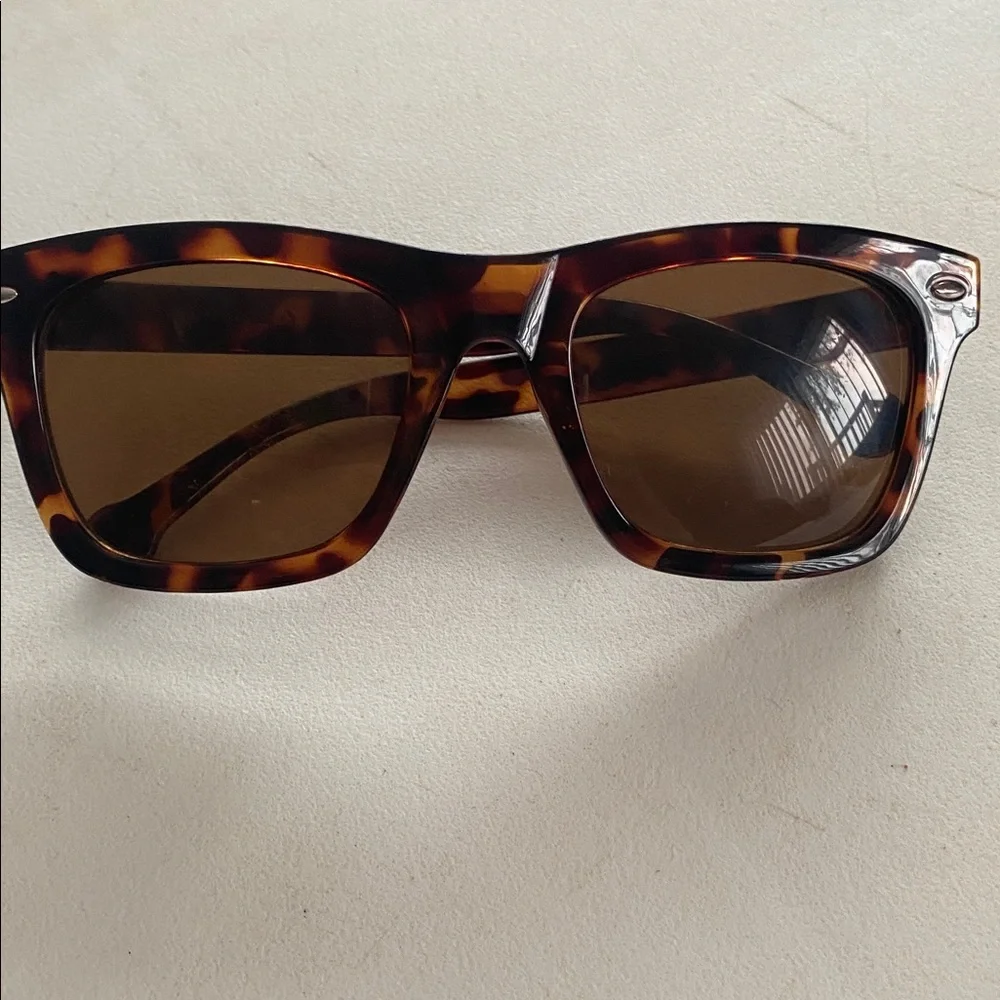 Converse Tortoise Shell Sunglasses - Picture 3 of 5
